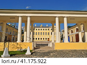 Внутренний двор усадьбы купца Золотарева (2023 год). Редакционное фото, фотограф Лариса Вишневская / Фотобанк Лори