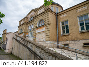 Фрагмент старого здания "Пироговские ванны" в Пятигорске (2023 год). Редакционное фото, фотограф Анна Карасева / Фотобанк Лори