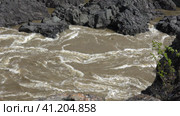 Video of Altai river Katun and Oroktoy rapids Teldekpen near Oroktoysky bridge. Стоковое видео, видеограф Сергей Пристяжнюк (Serg Zastavkin) / Фотобанк Лори