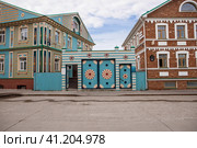 Kayuma Nasyri Street. Staro-Tatarskaya Sloboda. Summer day. Russia, September 2023. The Republic of Tatarstan. Kazan. Редакционное фото, фотограф Photojuli / Фотобанк Лори
