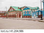 Kayuma Nasyri Street. Staro-Tatarskaya Sloboda. Summer day. Russia, September 2023. The Republic of Tatarstan. Kazan. Редакционное фото, фотограф Photojuli / Фотобанк Лори