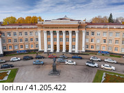 Город Уфа: Черниковка, Дворец культуры имени Серго Орджоникидзе. Вид с воздуха. Ufa city: Chernikovka, Sergo Ordzhonikidze Palace of Culture. Aerial view. (2022 год). Стоковое фото, фотограф Евгений Романов / Фотобанк Лори