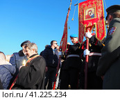 Sremska Mitrovica, Serbia, January 19, 2022. Christian holiday Epiphany. Mass bathing of people in the river. People in full dress with church utensils, litanies, flags and staffs descend the stairs. Редакционное фото, фотограф Юлия Петровская / Фотобанк Лори