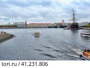 Russia, St. Petersburg. 11,10,2013  Restaurant "Flying Dutchman" and  Boat ship on the Neva. Редакционное фото, фотограф Анна Кривицкая / Фотобанк Лори