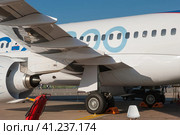 Российский новый пассажирский самолет МС-21-300 бортовой номер 73051 с собственным именем "Яковлев" на Международном авиационно-космическом салоне МАКС-2019, Жуковский, Россия, фрагмент справа. Редакционное фото, фотограф Малышев Андрей / Фотобанк Лори