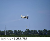 The spraying of fertilizers and pesticides on the field with the aircraft. Стоковое фото, фотограф Леонид Еремейчук / Фотобанк Лори