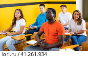 Lesson in the classroom of the driving school - students at their desks and take a theoretical course of work in taxi. Стоковое фото, фотограф Яков Филимонов / Фотобанк Лори