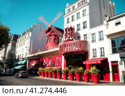 Париж. Мюзик-холл "Мулен-Руж" (Moulin-Rouge) (2019 год). Стоковое фото, фотограф Оксана / Фотобанк Лори