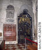 Vienna / Austria - 11 Jun 2011: St. Stephen's Cathedral in Vienna, Austria. Редакционное фото, фотограф Сергей Стрелков / Фотобанк Лори