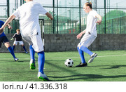 Junior football teams having scrimmage. Стоковое фото, фотограф Яков Филимонов / Фотобанк Лори