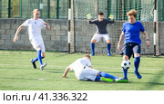 Junior football teams having scrimmage. Стоковое фото, фотограф Яков Филимонов / Фотобанк Лори