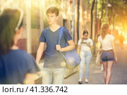 Teenager walking along city street on summer day. Стоковое фото, фотограф Яков Филимонов / Фотобанк Лори