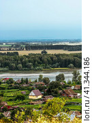 Село Сростки, родина В.М. Шукшина. Вид с холма на село у реки Катуни. Алтайский край, Бийский район, Юг Западной Сибири,Россия. (2023 год). Стоковое фото, фотограф Евгений Мухортов / Фотобанк Лори