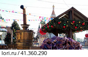 Moscow, Russia, Red Square, 02.14.20222. A wood-fired samovar. A large copper samovar on firewood.  Москва, Россия, Красная площадь, 14.02.20222. Самовар на дровах. Большой медный самовар на дровах. Редакционное видео, видеограф Egor Sarantstv / Фотобанк Лори