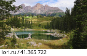 Lake landscape with mountain and forest, Lago di Carezza, Dolomites, Italy. Стоковое видео, видеограф Яков Филимонов / Фотобанк Лори
