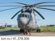 Советский и российский тяжелый военный транспортный серый вертолет Миль Ми-26 Halo бортовой номер RF-95568 на Международном авиасалоне МАКС-2019 в Жуковском, Россия, вид слева-спереди. Редакционное фото, фотограф Малышев Андрей / Фотобанк Лори