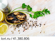 Chipirones in ink with parsley, lemon and spices. Стоковое фото, фотограф Яков Филимонов / Фотобанк Лори