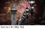Celebratory colorful fireworks over the Lamp posts on Alexander III Bridge ( 4K, time lapse, with zoom). Paris, France. This arch bridge is one of the most beautiful river crossings in the world (2023 год). Стоковое видео, видеограф Владимир Журавлев / Фотобанк Лори