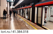 Прибытия поезда московского метро на станцию "Печатники" Большой Кольцевой Линии (2023 год). Редакционное видео, видеограф Ярославский Максим / Фотобанк Лори