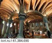 SANTA COLOMA DE CERVELLO, SPAIN - DECEMBER 30, 2022: Interior view of Crypt of Colonia Guell with some tourists present. Редакционное фото, фотограф Яков Филимонов / Фотобанк Лори