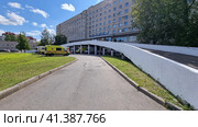 Emergency room near the city hospitalSt. Petersburg, 2013 (2023 год). Редакционное фото, фотограф Анна Кривицкая / Фотобанк Лори