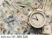 Время - деньги. Долларовые купюры и часы. Будильник и деньги. Time is money. Dollar bills and watches. Alarm clock and money. Стоковое фото, фотограф Ольга Митряева / Фотобанк Лори