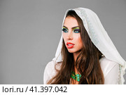 Portrait of the young sexy woman in white tunic Arabic. Стоковое фото, фотограф Андрей Аркуша / Фотобанк Лори