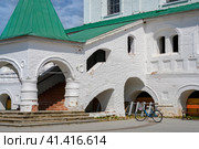 The porch of the medieval Cathedral of the Holy Trinity in of the Alexander-Savin Monastery in Karelia (2023 год). Стоковое фото, фотограф Сергей Фролов / Фотобанк Лори