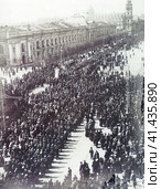 Невский проспект 1 мая 1917 года. Петроград. Редакционное фото, фотограф Сергей Елизарьев / Фотобанк Лори