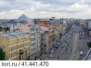 Top view of Ligovsky Prospekt in the historical center of St. Petersburg before the rain (2023 год). Редакционное фото, фотограф Евгений Харитонов / Фотобанк Лори