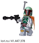 RUSSIAN, SAMARA, JANUARY 16, 2019. Constructor Lego Star Wars. Boba Fett Bounty Hunter. Редакционное фото, фотограф Андрей Аркуша / Фотобанк Лори