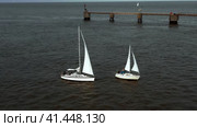 Yacht trips on the North Sea. A sailing yacht struggles with the tidal current. (2023 год). Редакционное видео, видеограф Артем Лукин / Фотобанк Лори