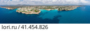 Панорамный вид на Cala Anguila — Cala Mendia на острове Майорка в Средиземном море. Стоковое фото, фотограф Александр Салук / Фотобанк Лори