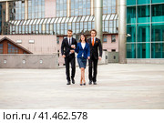 Business people outside office. Стоковое фото, фотограф Андрей Аркуша / Фотобанк Лори