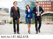 Business people walking outside office. Стоковое фото, фотограф Андрей Аркуша / Фотобанк Лори