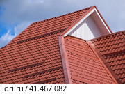 The roof of corrugated sheet red orange. Стоковое фото, фотограф Леонид Еремейчук / Фотобанк Лори