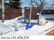 The car is parked in a parking space cleared of snow. Стоковое фото, фотограф Кекяляйнен Андрей / Фотобанк Лори