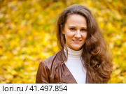Young beautiful woman in autumn park. Стоковое фото, фотограф Андрей Аркуша / Фотобанк Лори