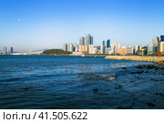 Вид на пляж и район Хэундэ ( Haeundae), Пусан, Корея (2019 год). Стоковое фото, фотограф Римма Тельнова / Фотобанк Лори
