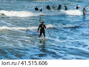 Fishing for amber, people catch amber waves (2018 год). Редакционное фото, фотограф Zima Nadezhda / Фотобанк Лори