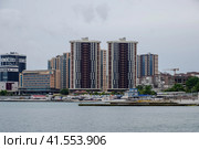 Residential multi storey buildings on the seashore. City Novorossiysk embankment of Admiral Serebryakov. (2018 год). Стоковое фото, фотограф Леонид Еремейчук / Фотобанк Лори