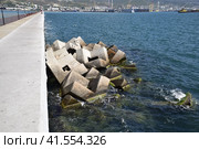 Breakwater of the rectangular stone figures. Стоковое фото, фотограф Леонид Еремейчук / Фотобанк Лори