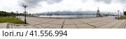 Panorama sea port and the railway station square in the city of Novorossiysk. Tsemesskaya bay. (2016 год). Редакционное фото, фотограф Леонид Еремейчук / Фотобанк Лори