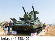 Средняя Ахтуба, Волгоградская область, Россия. Противовоздушная оборона. Зенитный ракетно-пушечный комплекс 2С6М1 Тунгуска для уничтожения беспилотных летательных аппаратов. (2021 год). Редакционное фото, фотограф Андрей Цыганков / Фотобанк Лори