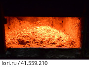 Hot coals in the stove. Стоковое фото, фотограф Леонид Еремейчук / Фотобанк Лори