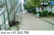 Consequences of the strongest downpour in the city of Novorossiysk. Riot of the elements. Mud deposits on the streets. (2016 год). Редакционное фото, фотограф Леонид Еремейчук / Фотобанк Лори