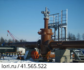 Latch on the pipeline with the electric drive. Стоковое фото, фотограф Леонид Еремейчук / Фотобанк Лори