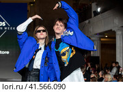 Показ одежды из коллекции VK Store в рамках фестиваля детской моды KIDS FASHION WEEK в "Центральном детском магазине на Лубянке" (ЦДМ) в центре города Москвы, Россия (2023 год). Редакционное фото, фотограф Николай Винокуров / Фотобанк Лори