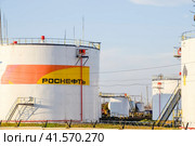 Reservoirs with fuel at the oil depot of Rosneft. Tanks in the light of the setting sun. (2017 год). Редакционное фото, фотограф Леонид Еремейчук / Фотобанк Лори