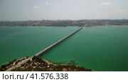 Bridge over a Lake Catalan and Passing Cars. Adana. Turkey (2023 год). Редакционное видео, видеограф ILIA GOROKHOV / Фотобанк Лори